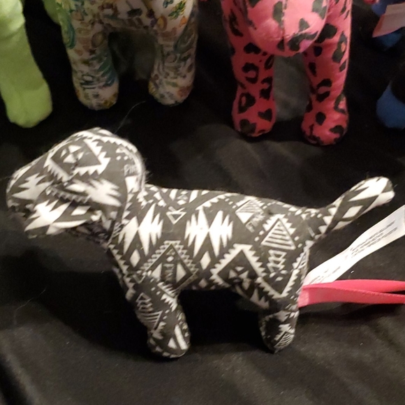 Lot of 7 Victoria Secret Pink 9 in Dogs and Puppy - Picture 5 of 5